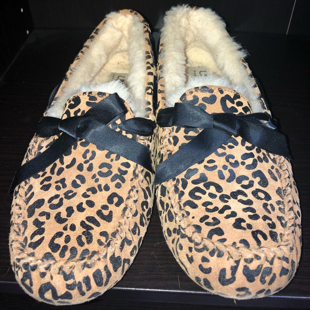 Ugg moccasin leopard